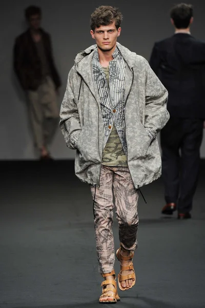 Look 22